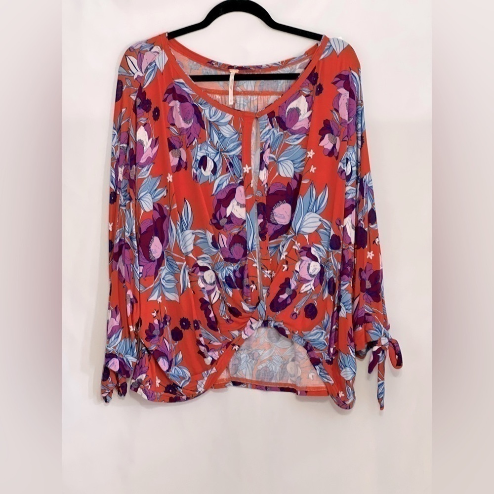 FREE PEOPLE PRINTED KEEPIN ON TIE SIDE PEASANT TIE DETIAL TEE ORANGE HOB… - Picture 4 of 8